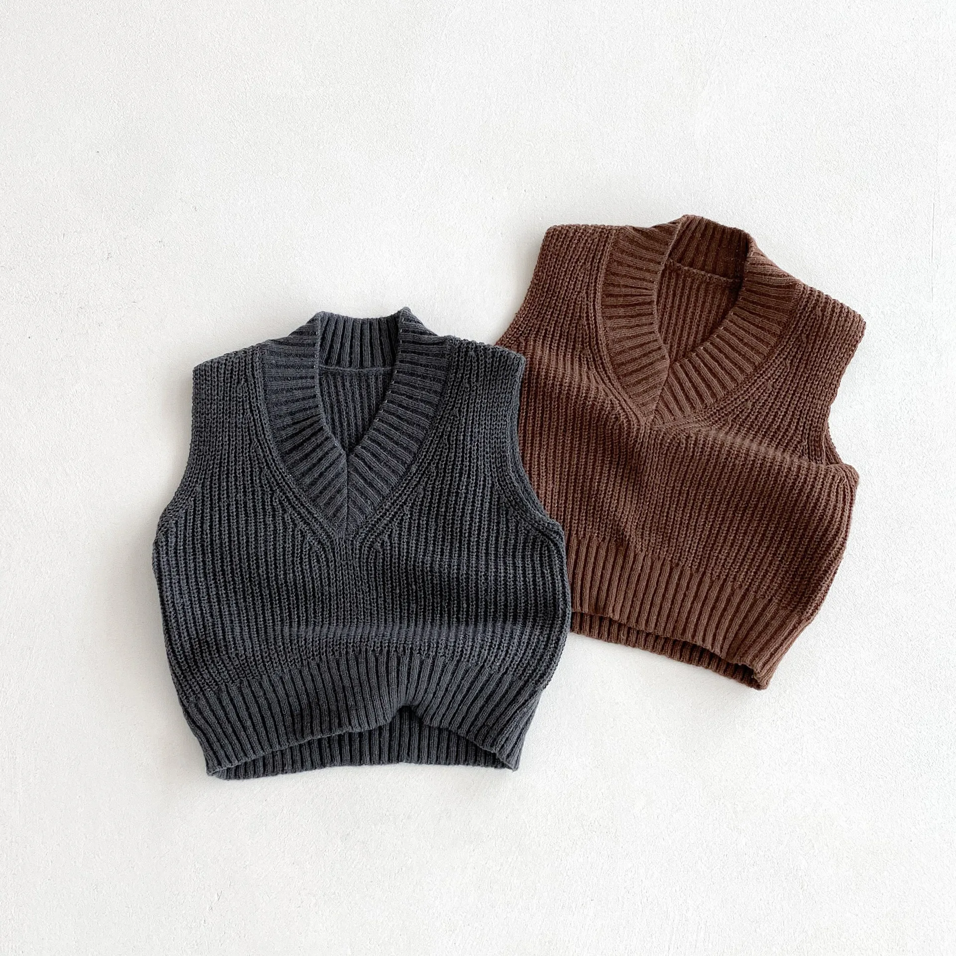

2025 Autumn New Children Sleeveless Sweater Solid Boys Knitted Vest Girls Vintage V-neck Vest Baby Casual Tops Kids Knitwear