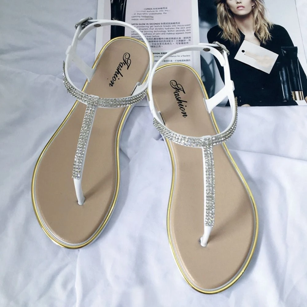 Fashion Peep Toe Flat Toed Sandals Anti Slip Outerwear Rhinestone Flip Flops Beachwear Anti Odor Slippers Women Summer