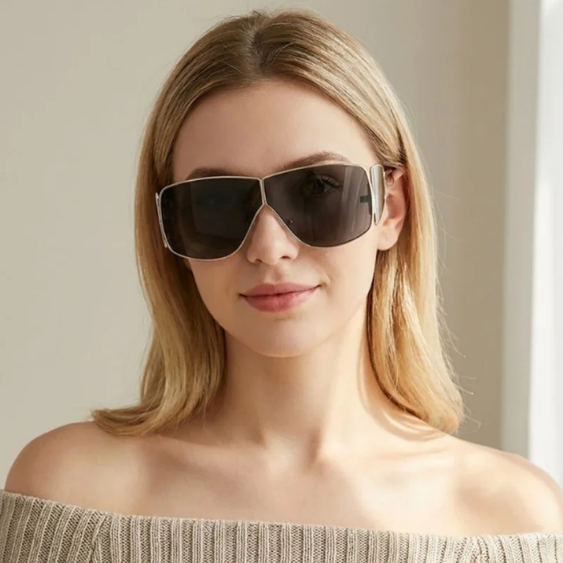 New steampunk one-piece sunglasses for both men and women, stylish large frame with four lens surround luxury sun visors