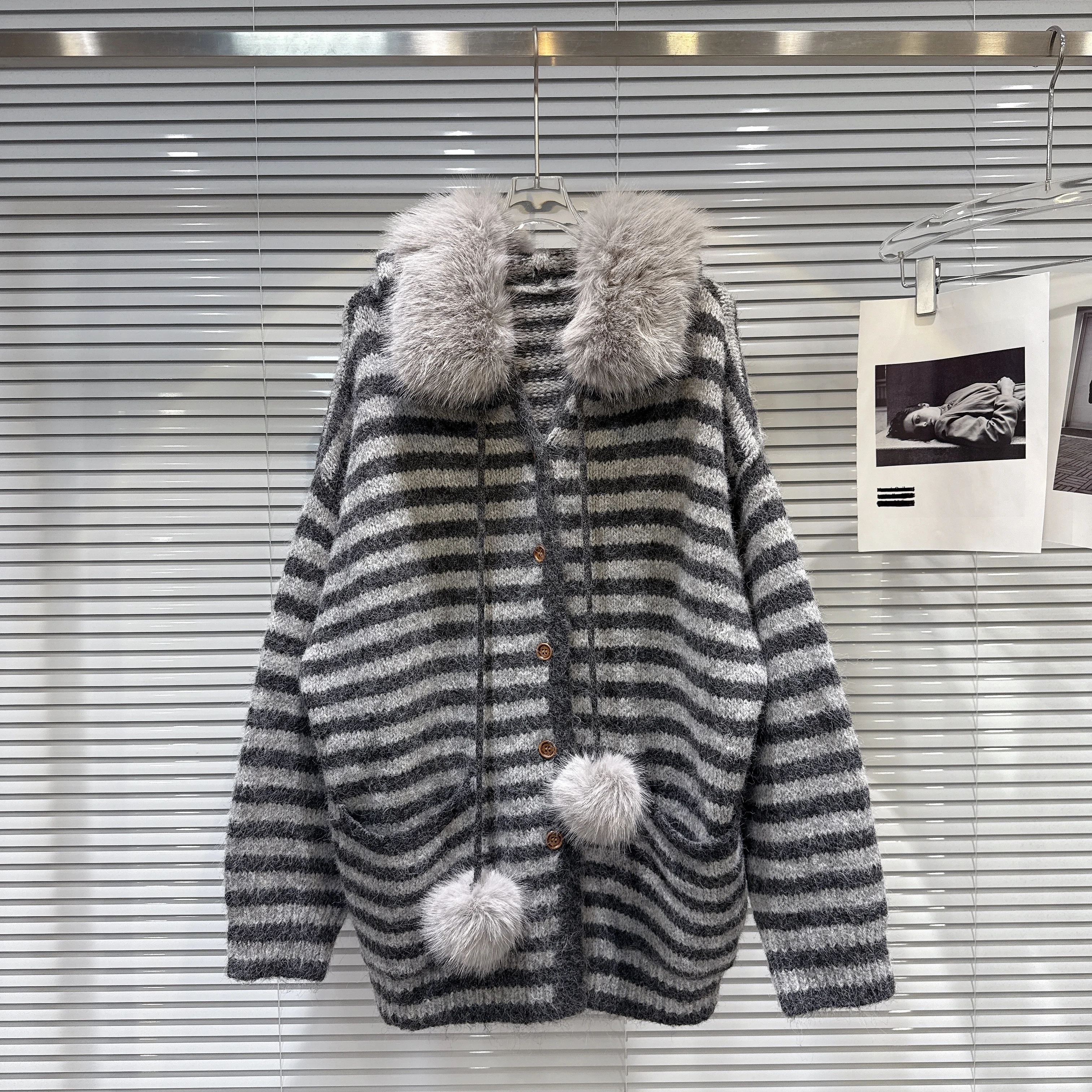 

Gagarich 2025 Autumn New Sweet Cool Spicy Girl Hairy Hooded Collar Striped Knitted Sweater Sweater Women Cardigan Top