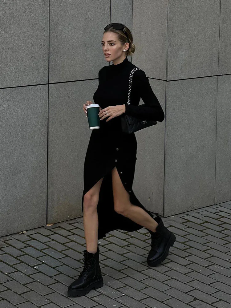 

Женское трикотажное облегающее платье-свитер средней длины с рукавами-фонариками, рюшами, V-образным вырезом, кулиской и Боковым Разрезом