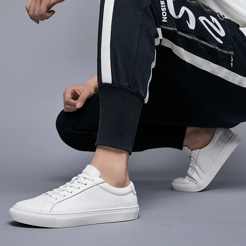 Fashion Men Skateboarding Shoes Men genuine leather Outdoor Casual Sneakers Shoes Comfortable Flat Slip-on White Shoes for men