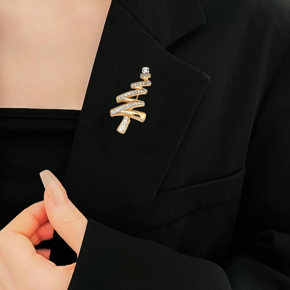 Luxury Creative Super Flash Micro-inlay Zircon Christmas Tree Brooches for Women Men Unisex Temperamental Corsage Jewelry Gifts
