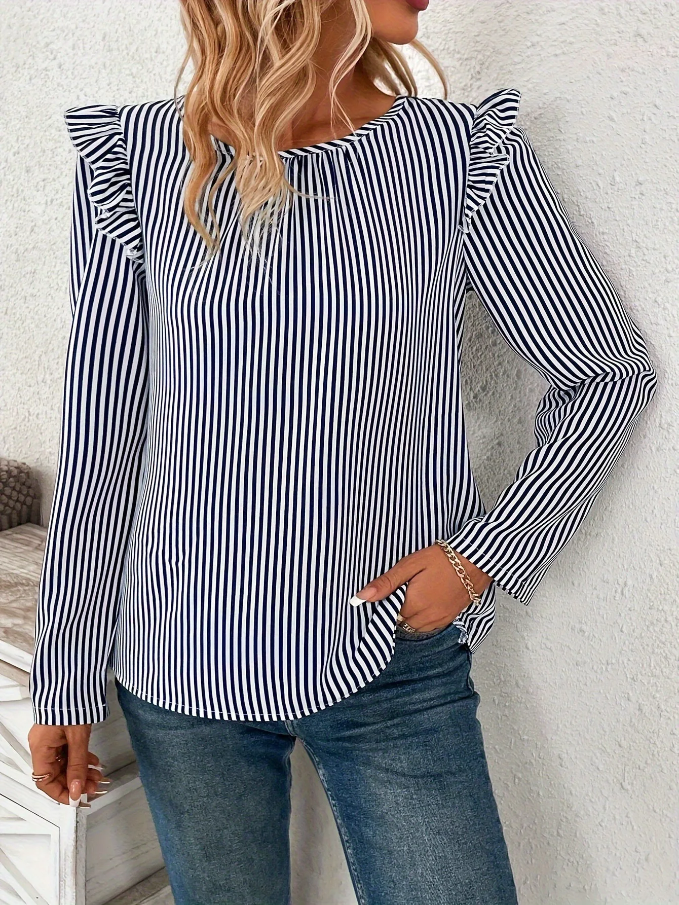 2014 New Striped Shirt Women\'s Summer Commuting Fashion Thin Coat Design Sense European and American Style Top Casual Sunscreen