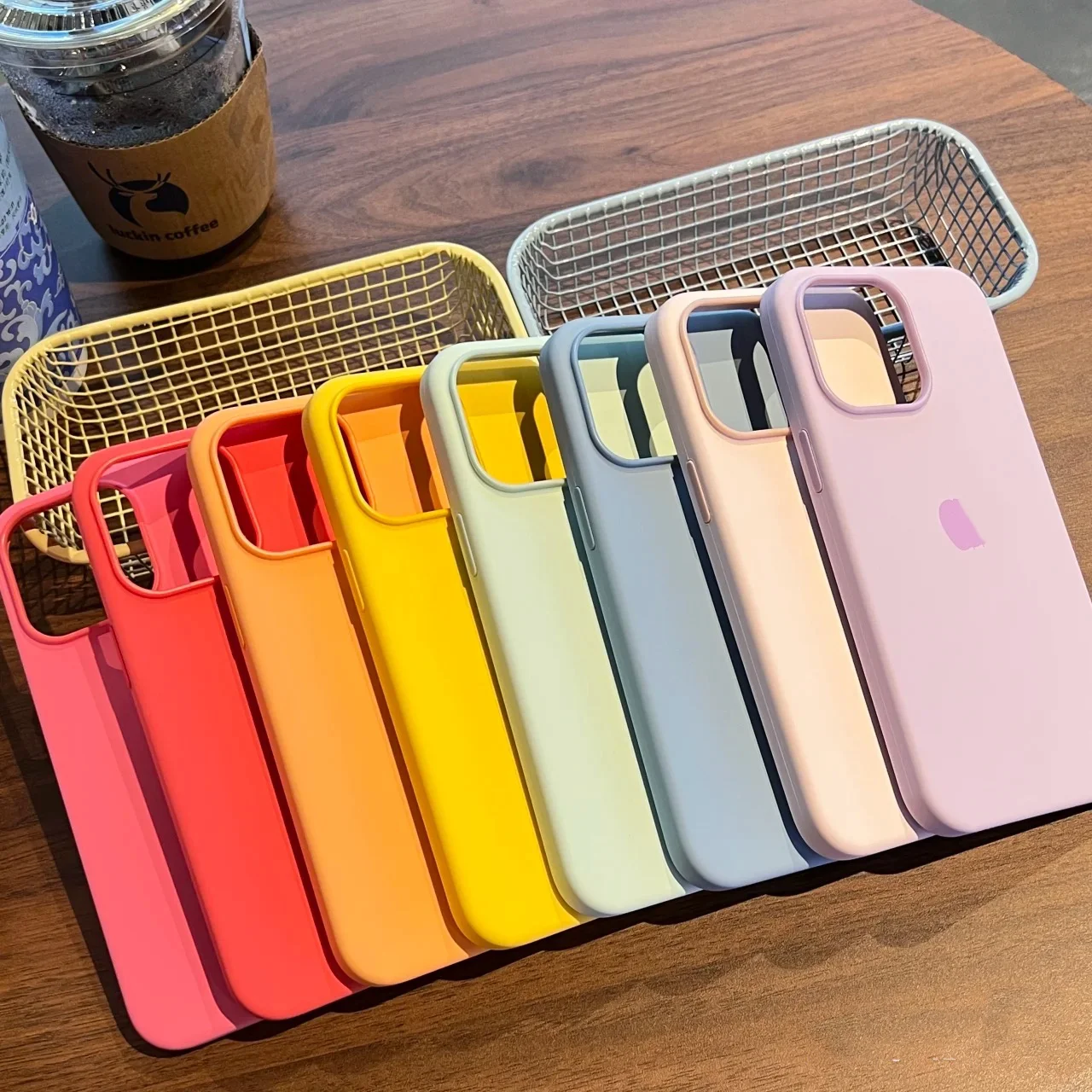 Рисунок 4 - Чехлы для iPhone 13 16