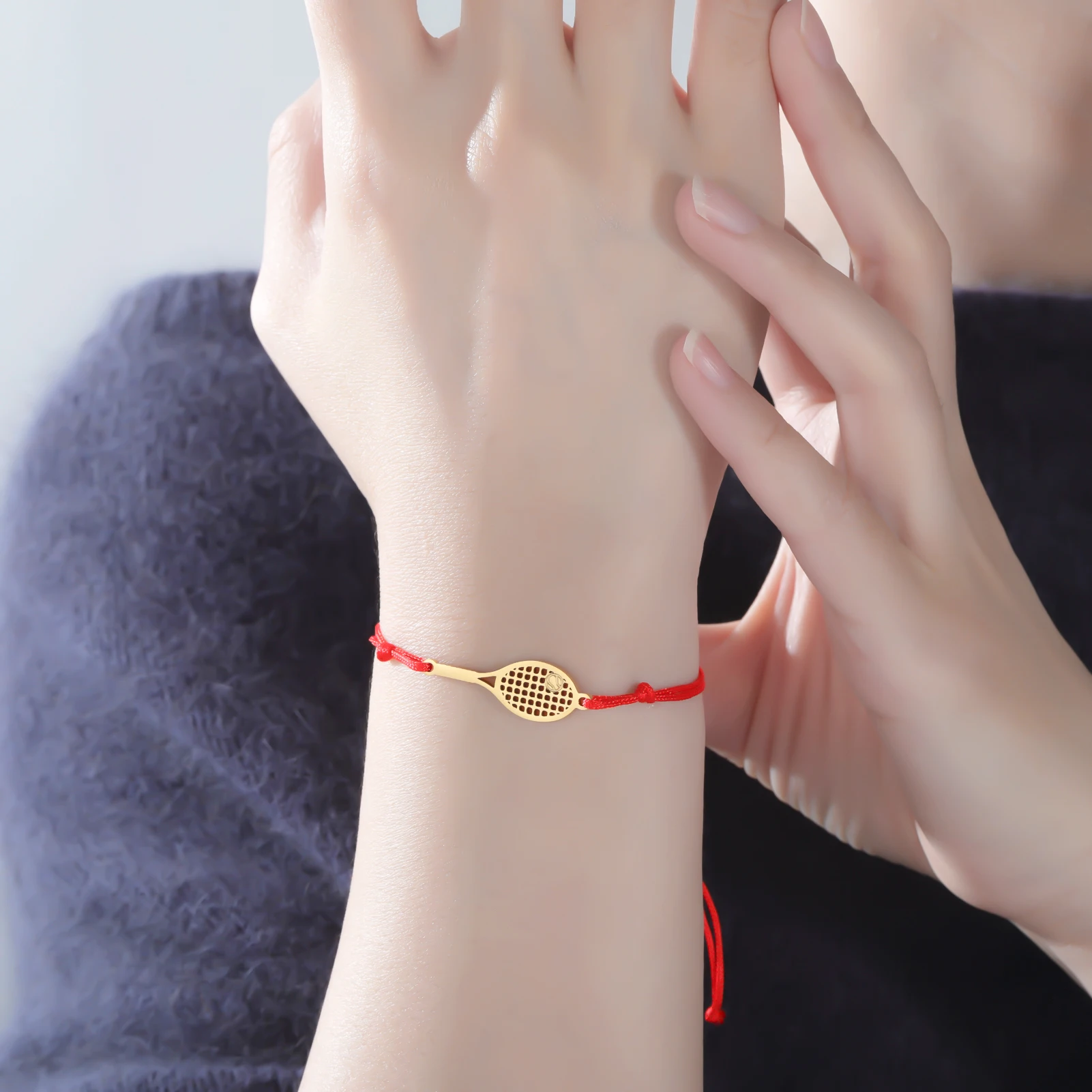 Kkjoy Hohles Tennisschläger-Armband, Edelstahl-Armband, Sport-Charms, Schmuck, minimalistisches Geschenk für Tennisliebhaberinnen, Frauen und Mädchen – Detail 14