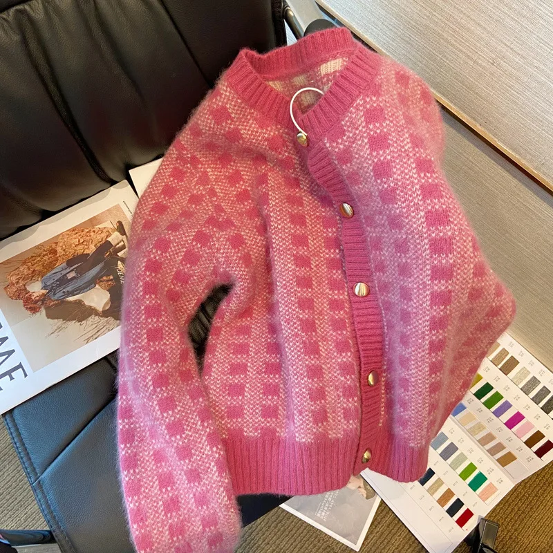 

Temperament Pink Short Sweater Coat Retro Korean Gentle Plaid Knitted Cardigan Women's Autumn And Winter New