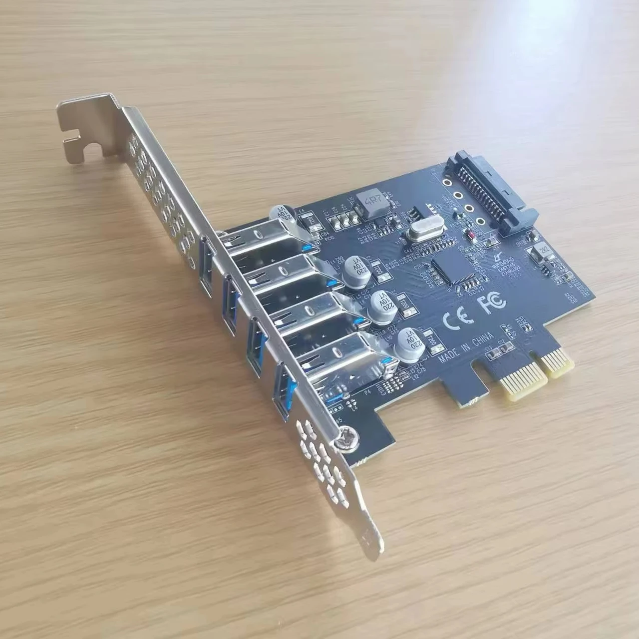 อะแดปเตอร์ขยายการ์ดฮับ PCIE เป็น 4 พอร์ต USB3.0 สำหรับเดสก์ท็อปพร้อมการ์ดอะแดปเตอร์พลังงาน SATA 15 พิน 5Gbps