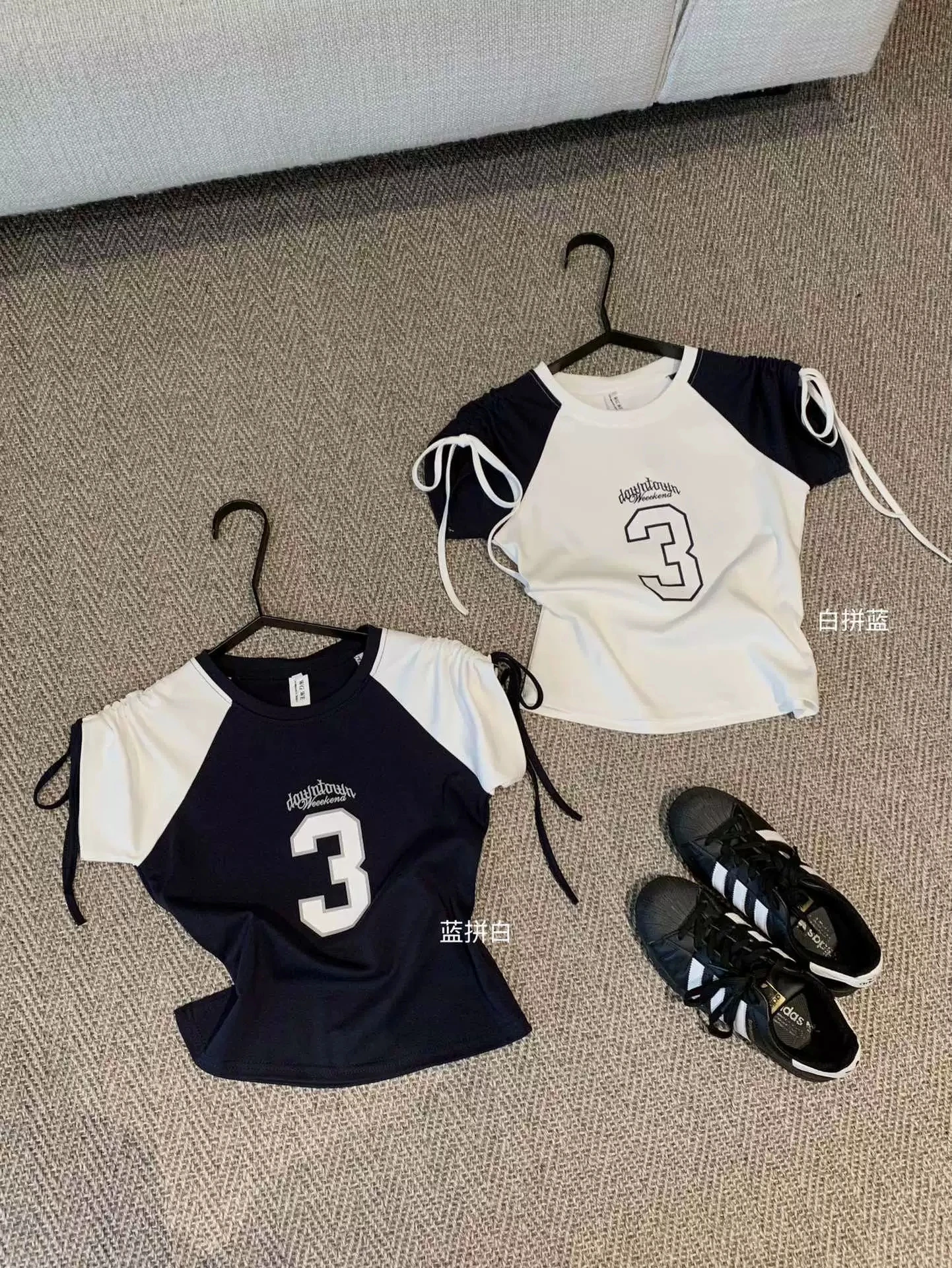 2025 صيف جديد فتاة حار مزاجه تنوعا فضفاضة عادية مائلة الكتف واحد الكتف تي شيرت مخطط المرأة