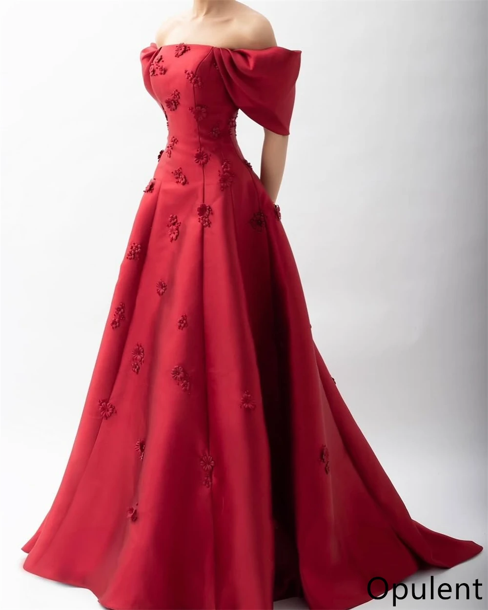 فستان سهرة من الساتان الأحمر عالي الجودة مخصص برقبة قارب قبالة الكتف وأكمام قصيرة فستان العودة للوطن فساتين المشاهير زهرة