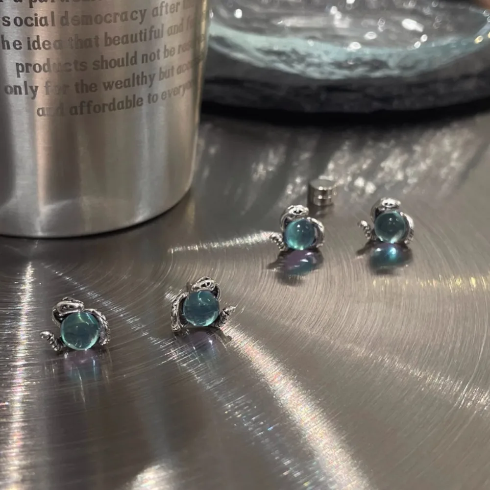 

Cool Korean Style Snake Clip Earrings Streetwear Punk Men Ear Cuffs Retro Zircon Crystal Magnetic Ear Stud Party