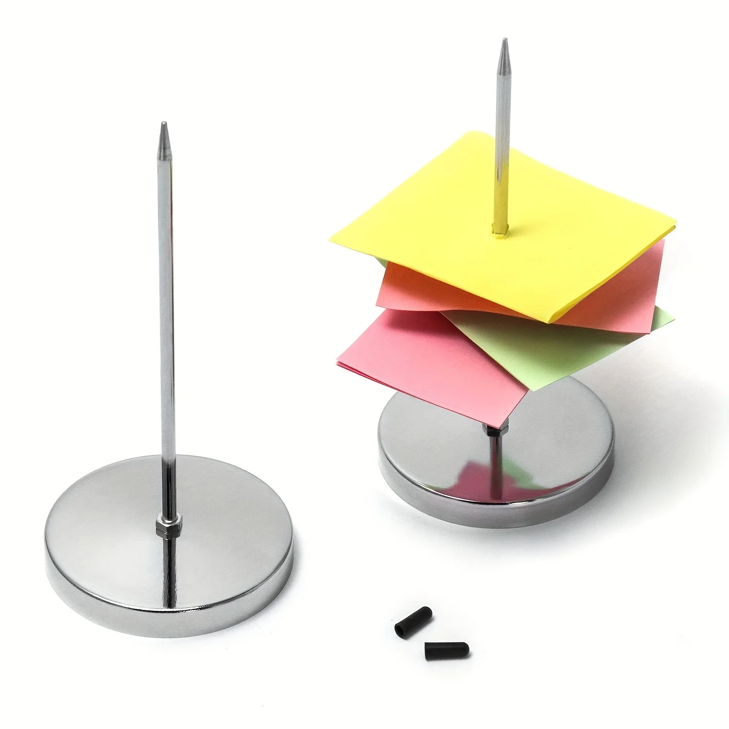 Vários materiais de escritório, como grampeadores, porta-notas, porta-receitas e porta-cheques, estão disponíveis para uso no escritório.