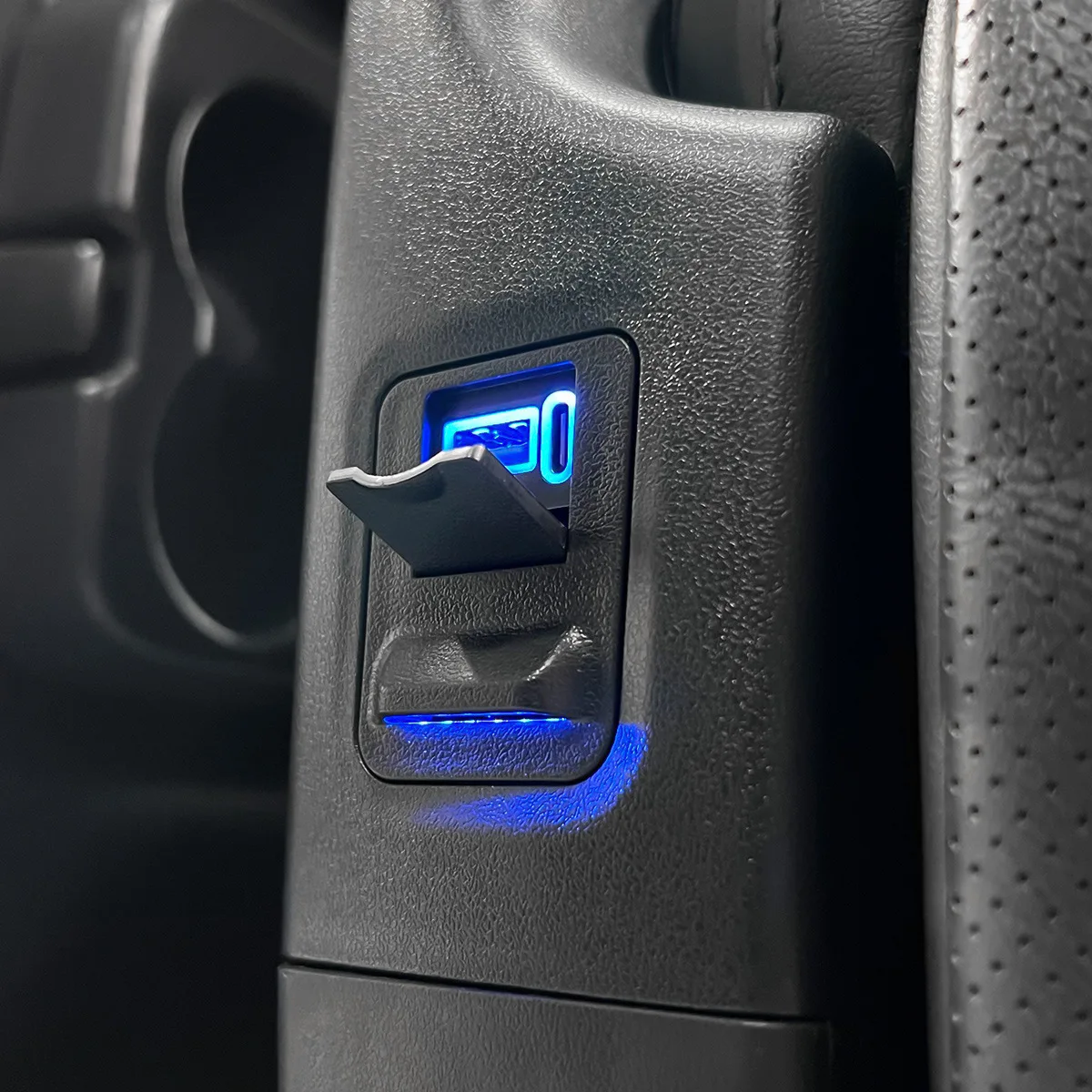 Car Rear Seat Charger Ambient Light USB+PD Armrest Box Charging Port Fast Charger for Toyota Alphard Vellfire 30 Series 15-22