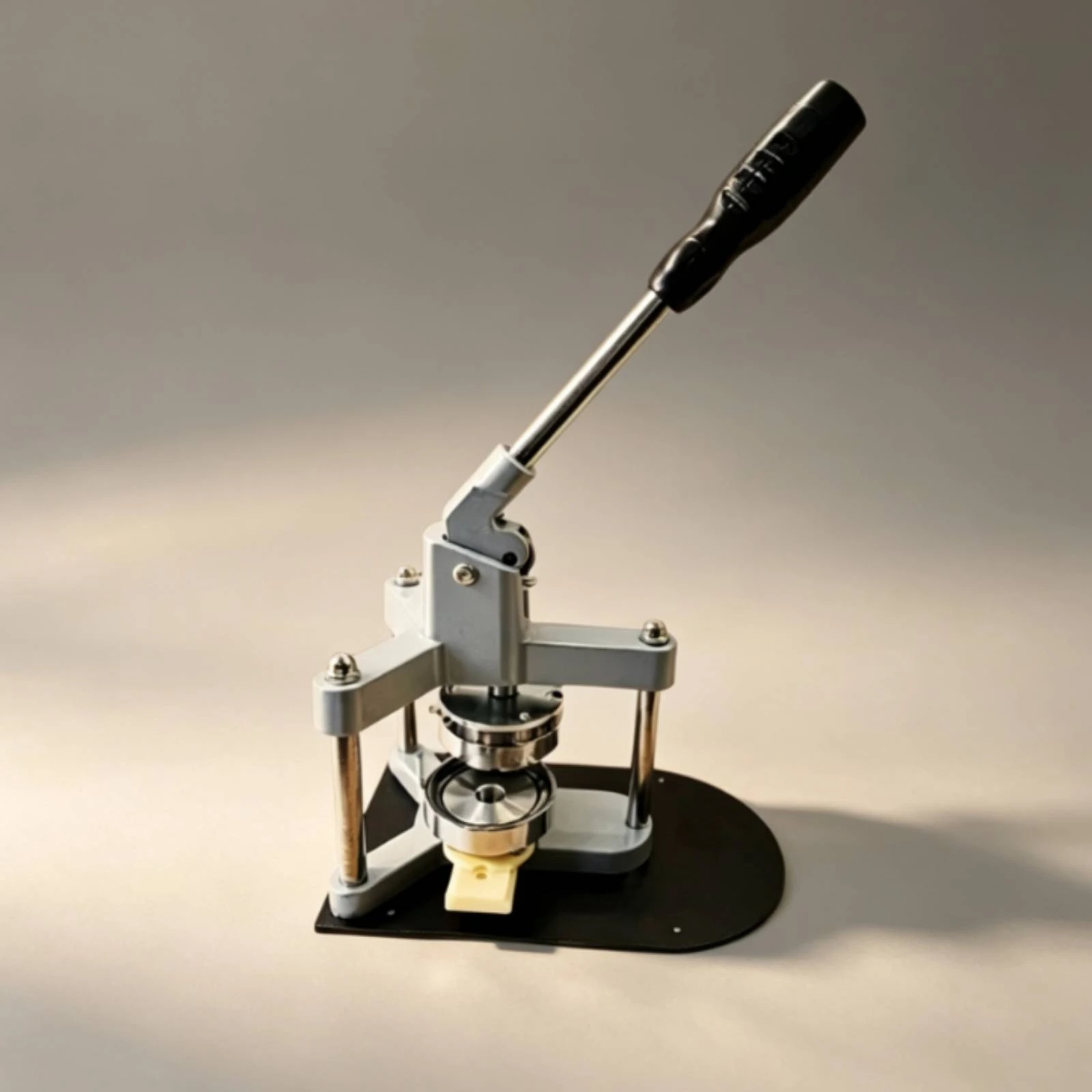 Badge Maker Machine Manual Badge Making Machine Hand-Operated Desktop for Crafters, Shops