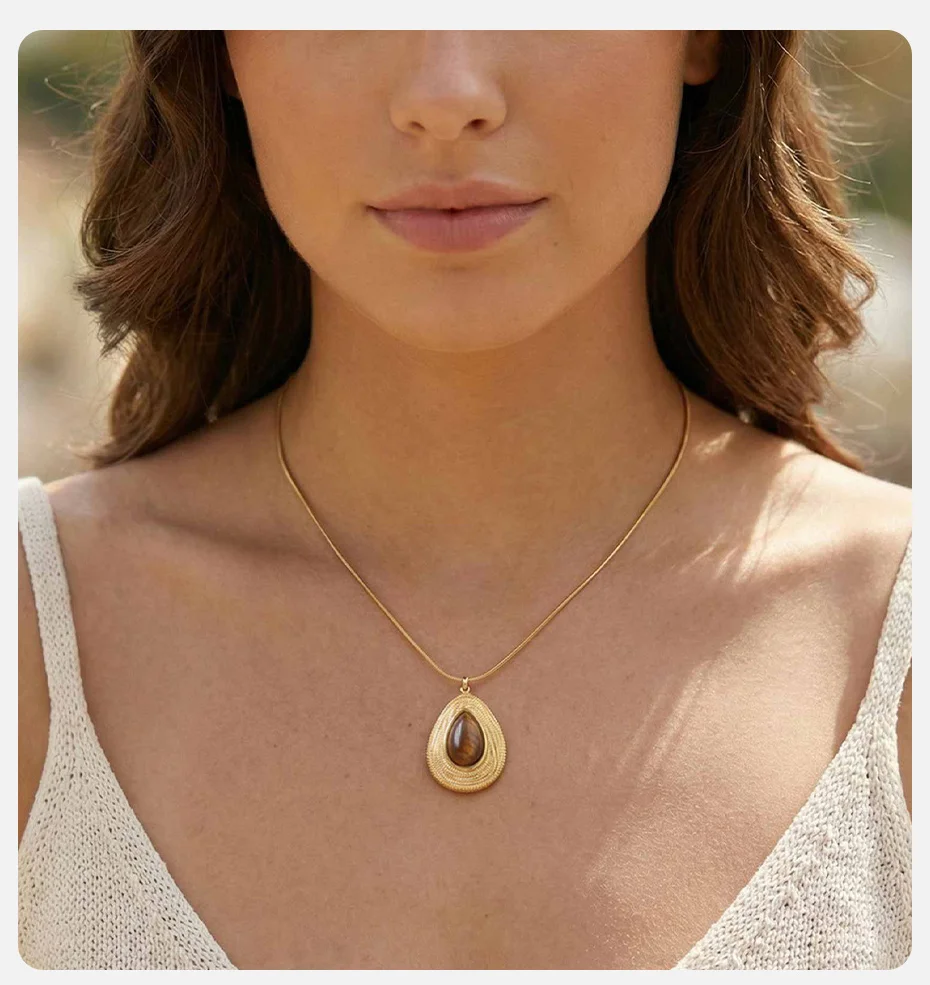 Vnox Vintage geometrische Tigerauge-Anhänger-Halskette für Damen, minimalistischer goldfarbener Edelstahl-Anhänger mit Schlangenkette, Schmuck – Detail 2