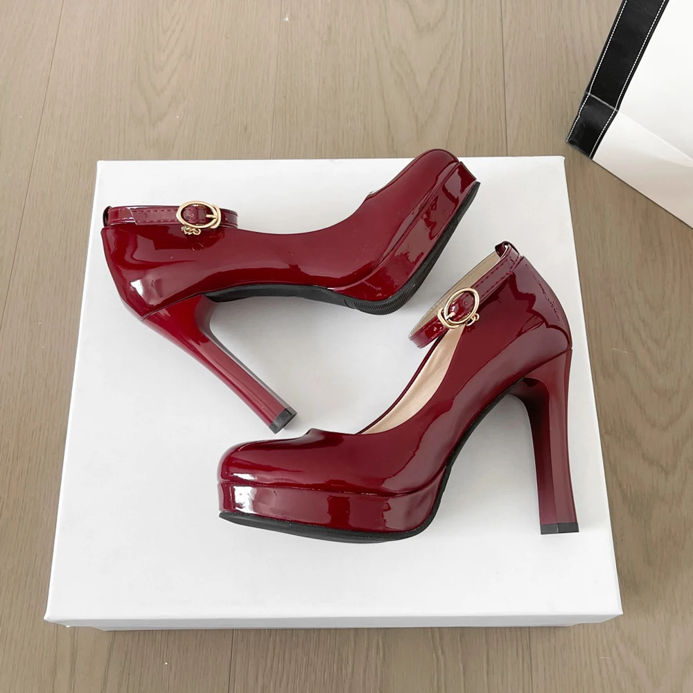 

2025 г. Женская черная весенняя повседневная обувь на высоком каблуке. Женские однотонные туфли на танкетке на высоком каблуке. Большие размеры. Размер 34-42.