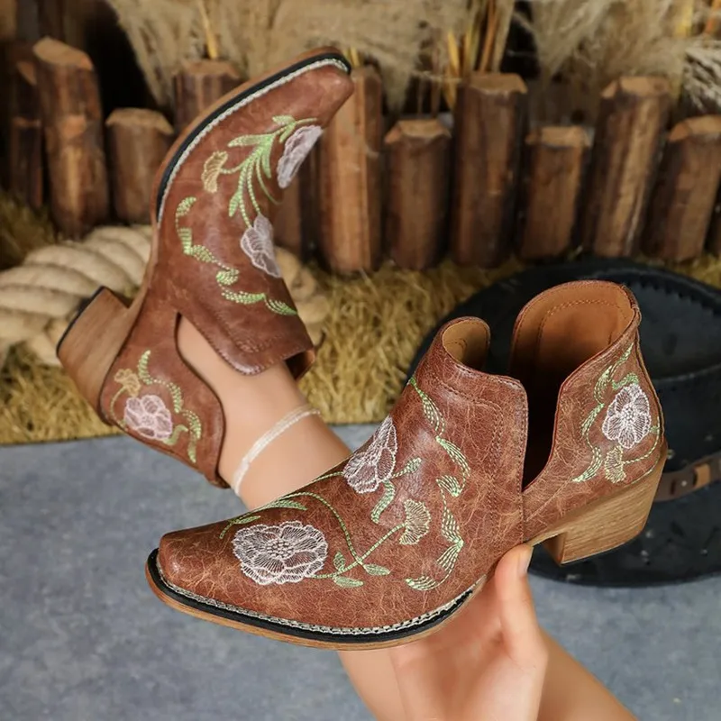 New 2027 Women's Embroidered Short Boots Retro Ethnic Style Western Boots Fashionable Thick Heel Versatile Denim Single Shoes view 4