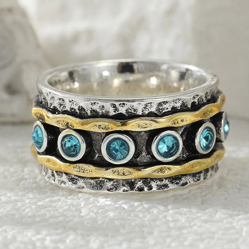 Women's Vintage Wide Metal Ring Two Tone Hammer Pattern Design Inlay Zircon Ring Bohemian Style Jewelry Accessory