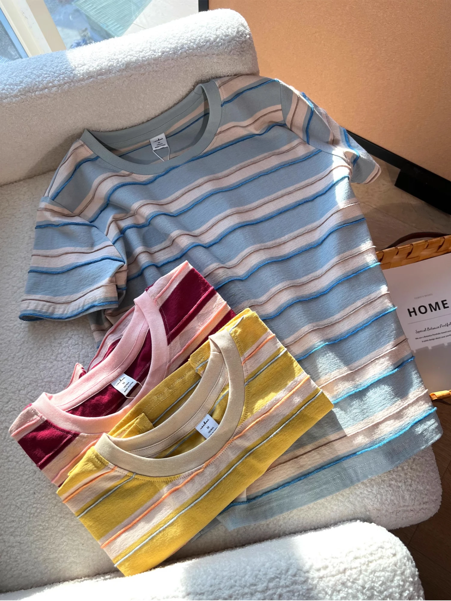 เสื้อยืดผู้หญิงลายทางสไตล์ลำลองหลวมๆ แฟชั่นฤดูร้อน 2025 ทรงเกาหลี ใส่ได้ทุกโอกาส ใส่สบาย เหมาะกับการเดินทาง