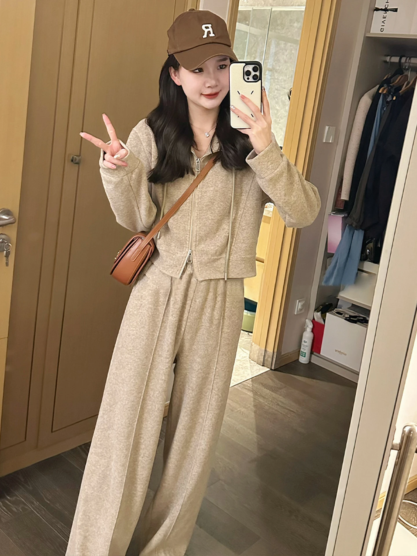

Casual Sporty Women's Sweatshirt Set Spring 2026 New Arrival Long Pants Two-Piece Suit Sweet Style round Neck Long Sleeve
