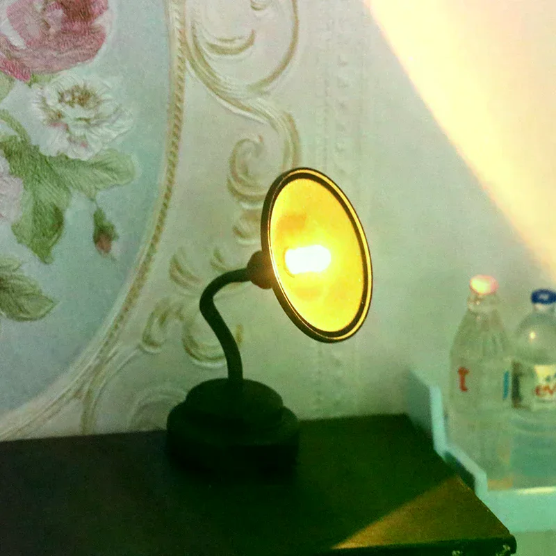 

1:12 Кукольный домик Миниатюрная светодиодная лампа Настольная лампа Черный настенный светильник с переключателем Модель мебели Декор Игрушка