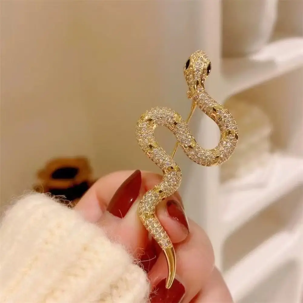 Vintage Zodiac Snake Brooch Sparkling Minimalist Rhinestone Animal Collar Pins Anti-slip Exquisite Elegant Snake Lapel Pin