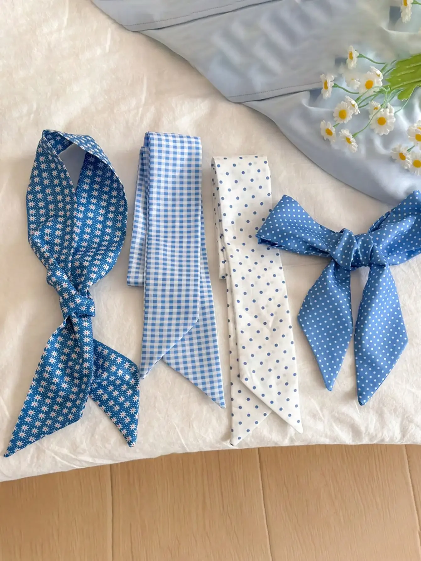 Conjunto de 4 Laços de Cabelo Femininos Azuis e Brancos com Poás e Estampa Floral, Acessórios para Cabelo