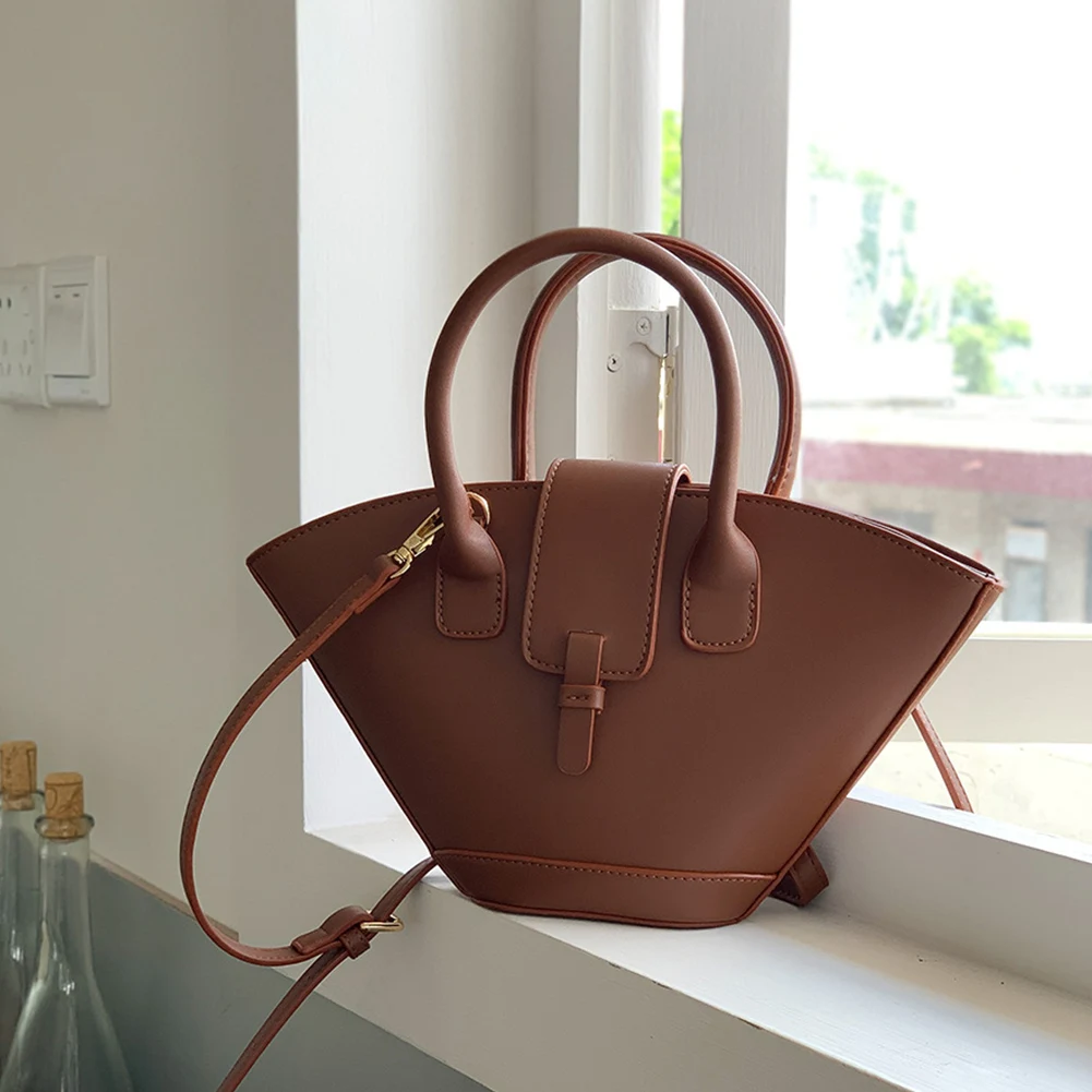 Luxury Designer Fashion Handbag Large Capacity Tote Bag Trapezoid Trendy Crossbody Bag Fan-Shaped Bucket Bag for Women