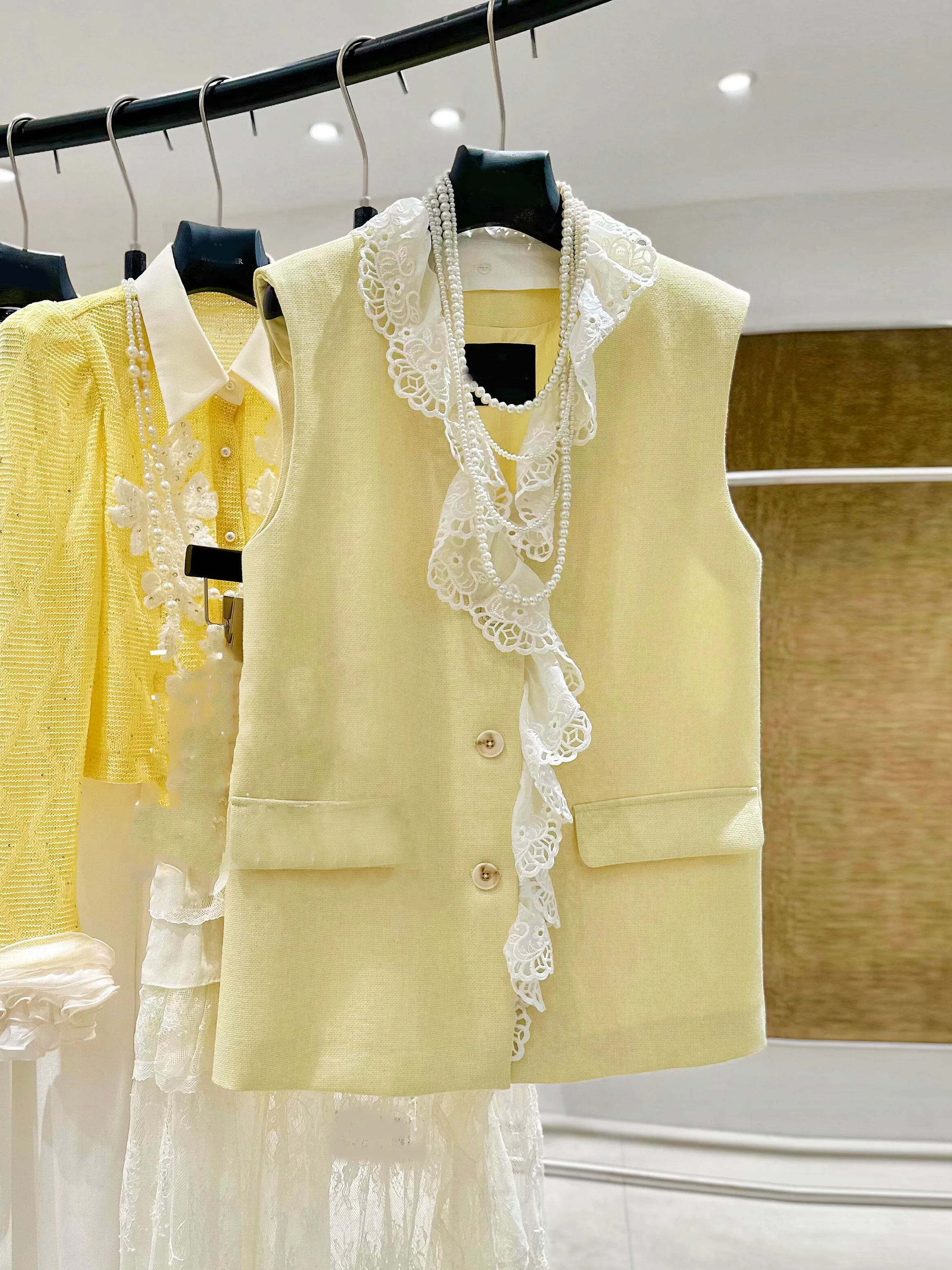 

Elegant Lace Trim Sleeveless Vest Women's Summer Fashion Unique Design Beautiful Outerwear Polyester Fabric Straight Cut