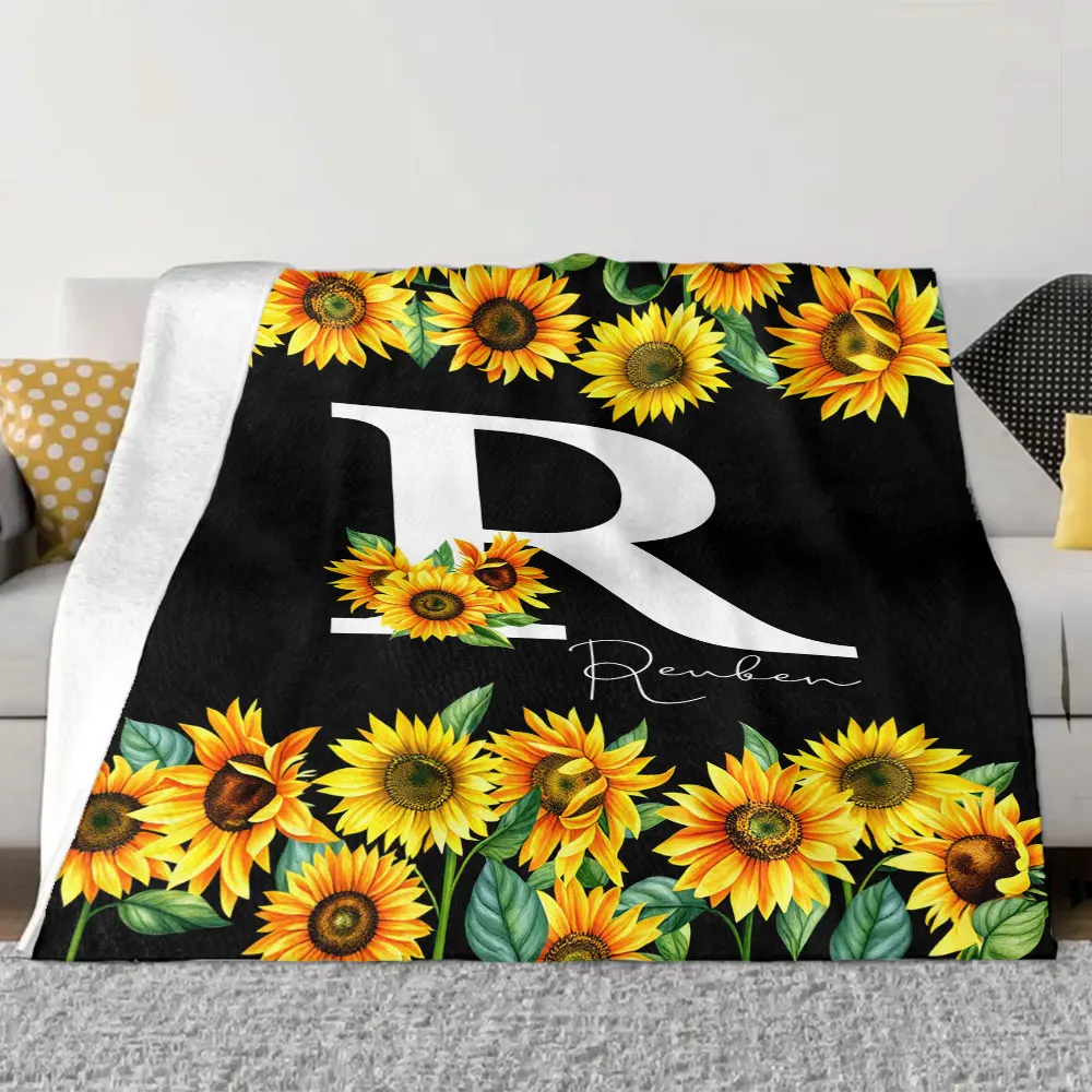 بطانية ريوبين عباد الشمس - أبيض نابض بالحياة 'R' مع عباد الشمس الأصفر والأوراق الخضراء والحدود المزخرفة - رمي ناعم ومريح للمنزل