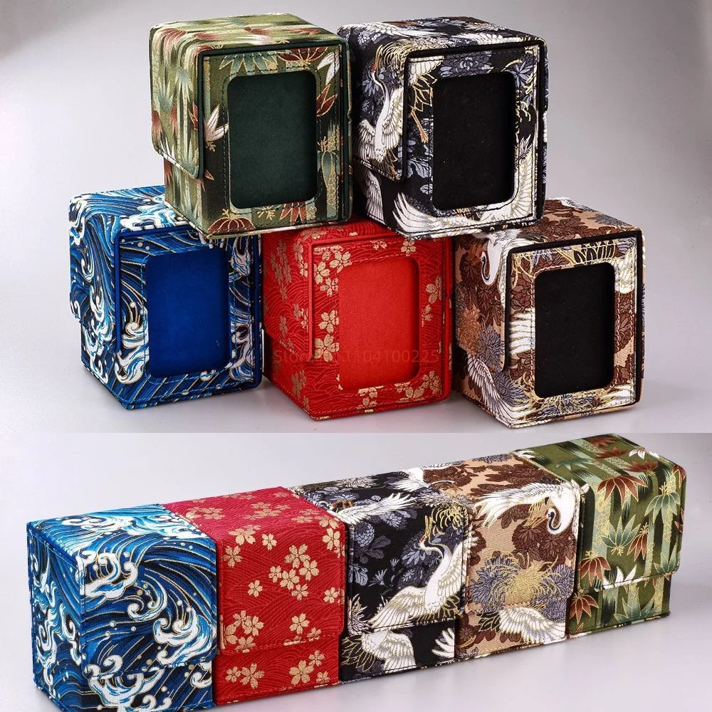 

Коробка для хранения 100+ карт с окошком-дисплеем, в стиле вышивки, из шелковой ткани, органайзер для коллекционных карт MTG TCG, настольных игр, подарки, игрушки