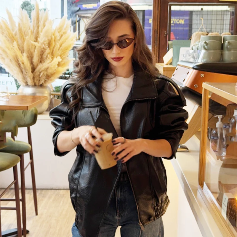 แจ็คเก็ตบอมเบอร์หนังสีดำสำหรับผู้หญิงรุ่นใหม่จาก HXAO แจ็คเก็ตครอปทรงโอเวอร์ไซส์ แจ็คเก็ตซิปแขนยาวสำหรับใส่กลางแจ้ง