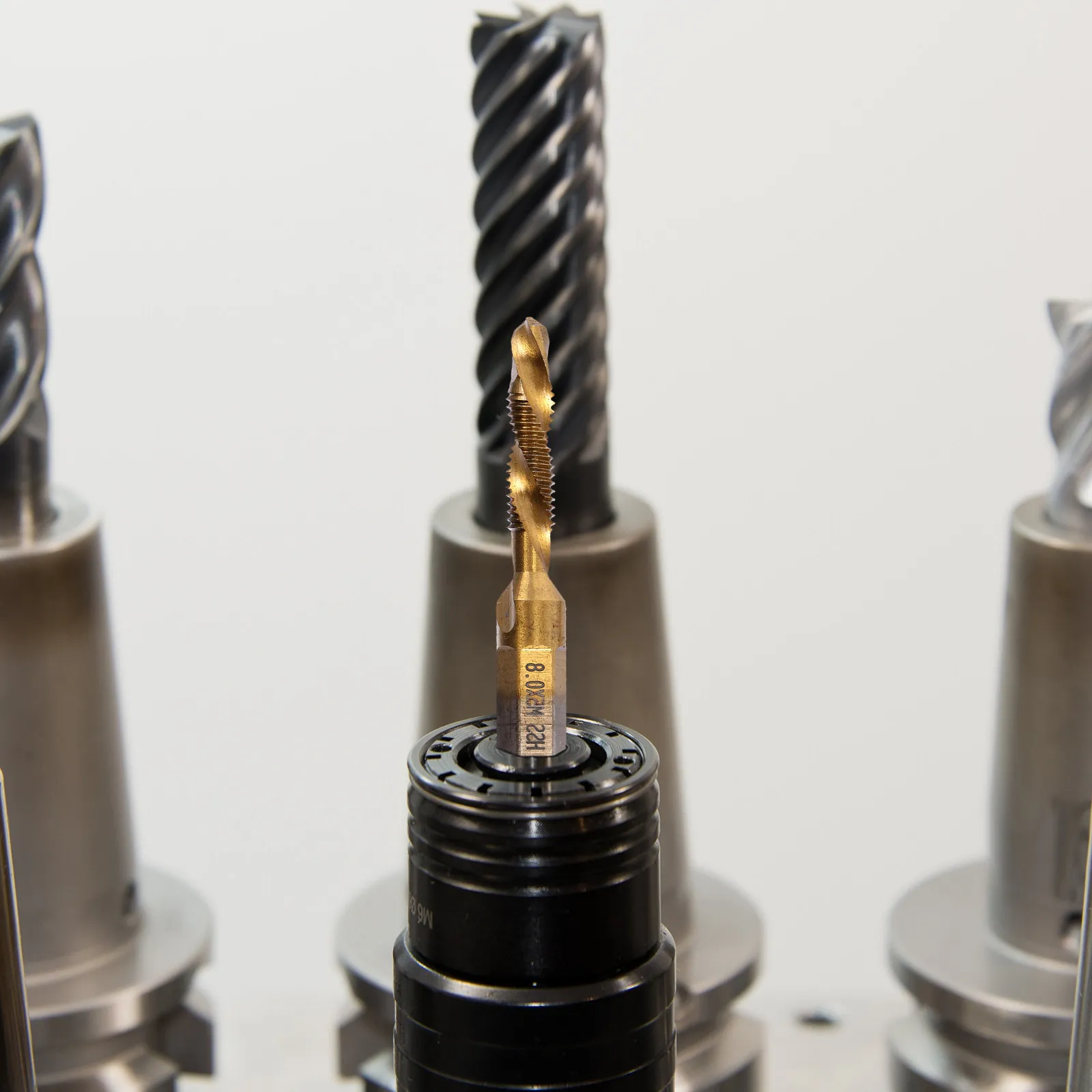 

Набор из 6 комбинированных сверл и метчиков с титановым покрытием, стальная шестигранная рукоятка, для металла, высокоточный, долговечный инструмент для обслуживания