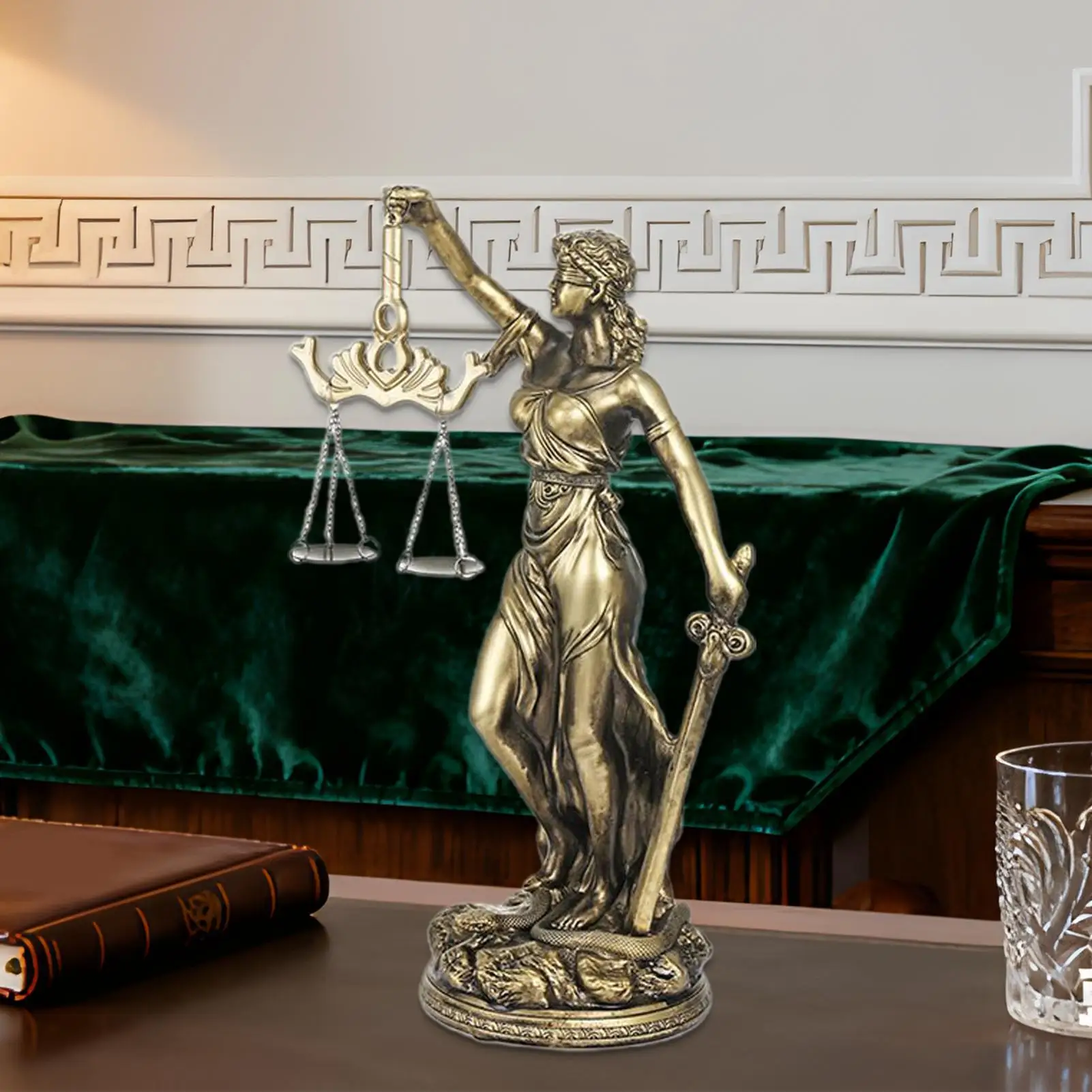 Lady Justice Statue Figurine Scale of Justice Sculpture Resin Lawyer Office Decor Bookshelf Display Gift for Attorney Graduation