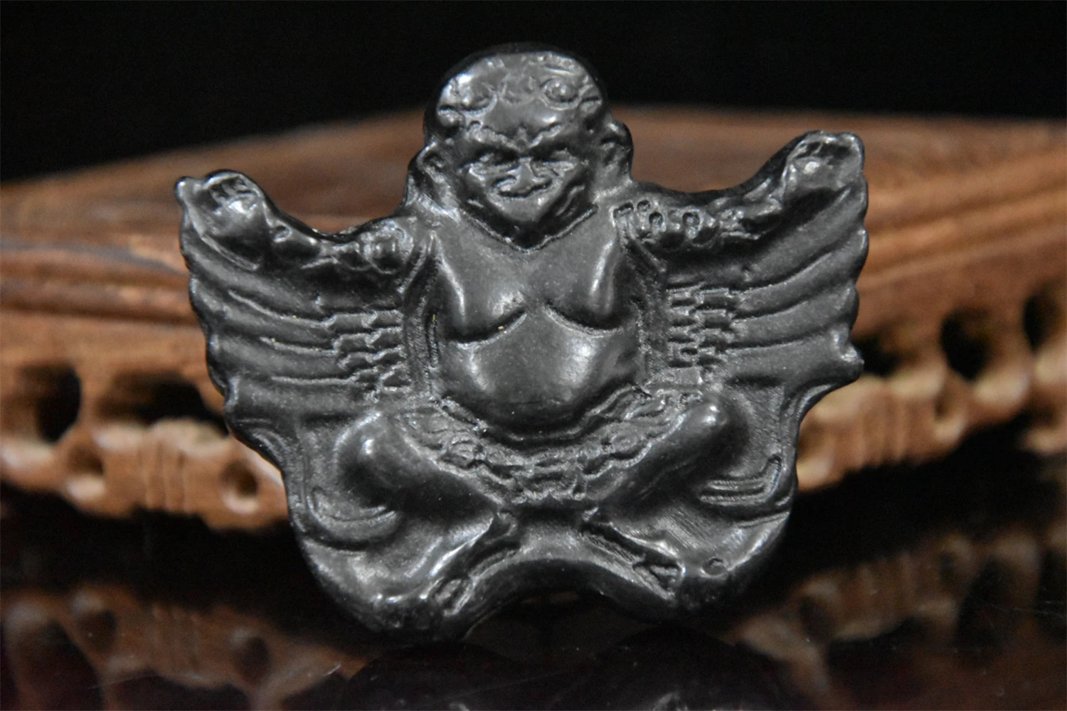 

China Hongshan Culture Black Iron Magnetism Meteorite Sculpture 'Big Bird'Waist Badge/Pendant Handicraft Home Decoration