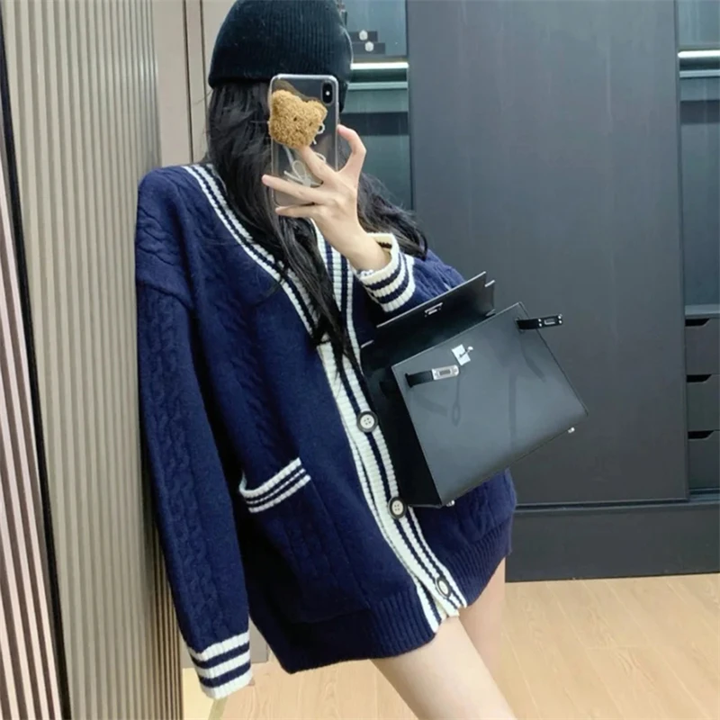 

Новая женская трикотажная одежда из 100% мериносовой шерсти с v-образным вырезом, плотная осенне-зимняя удобная одежда, приятный для кожи однобортный мягкий повседневный топ