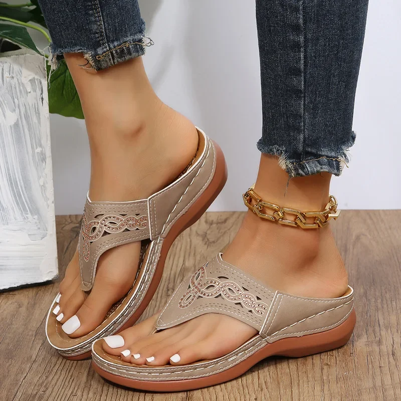 Clip Toe Slippers Women Wedge Women Sandals 2024 Summer Hollow Crystal Platform Slippers Low Heels Beach Shoes Woman Chanclas