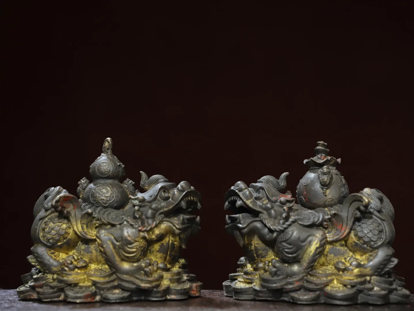 A pair of antique treasures, copywriting ornaments, bronze statues, filing gold, and Pixiu ornaments Individual length 15cm, wei