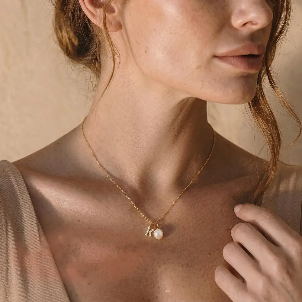 Personalisierte A-Z Initialen-Halskette mit Runder Imitationsperle für Damen, Zirkonia-Buchstaben, Edelstahl, Personalisierter Schmuck als Geschenk