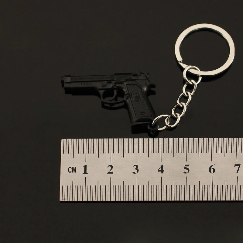 Game Gun Model Keychains Anime Weapons Ttig34 M1896 M500 Colt357 Mini R45 P08 Party Backpack Pendants Metal Collection