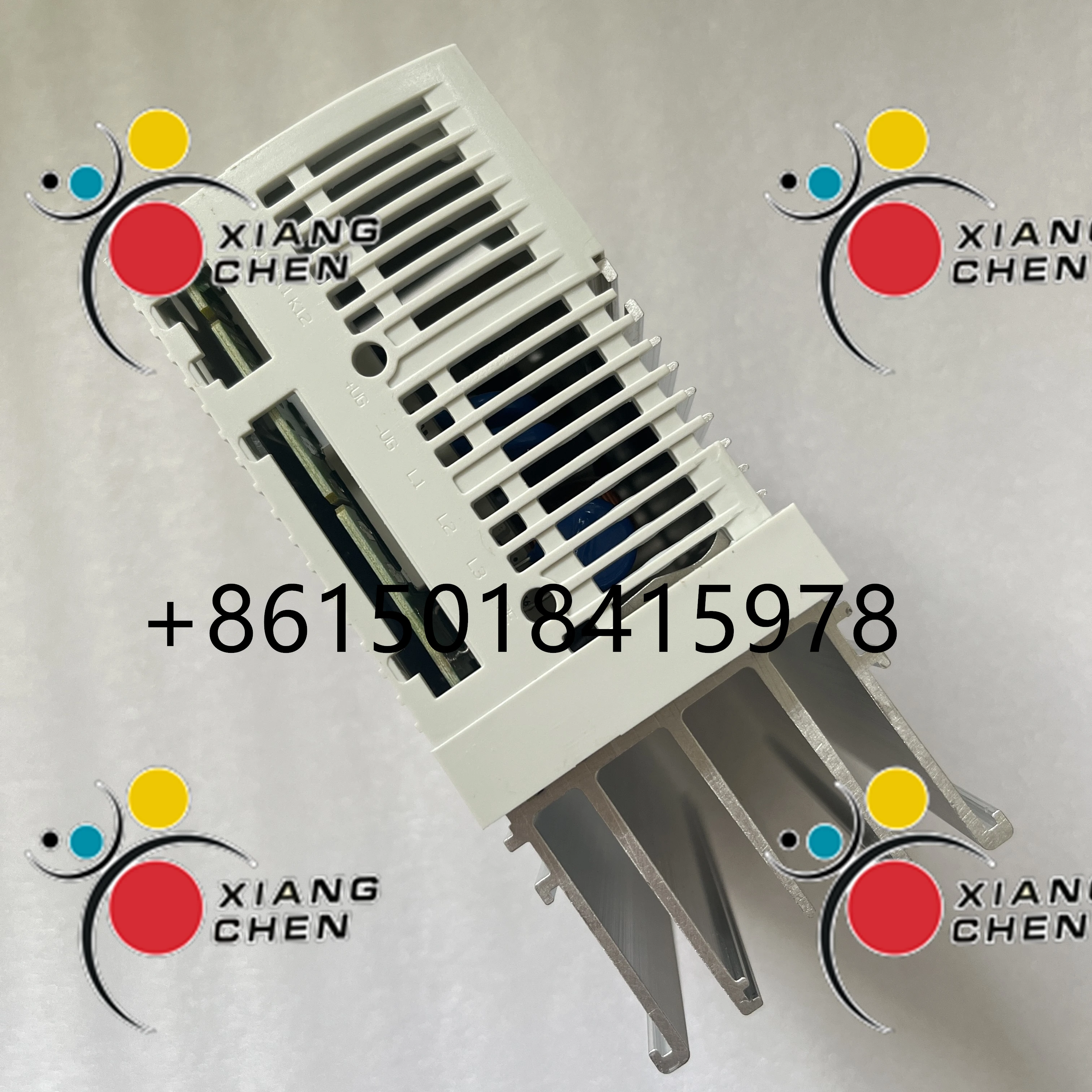 الأصلي الجديد 8200075 KW1PH LENZE - محول التردد E82EV751K2C
