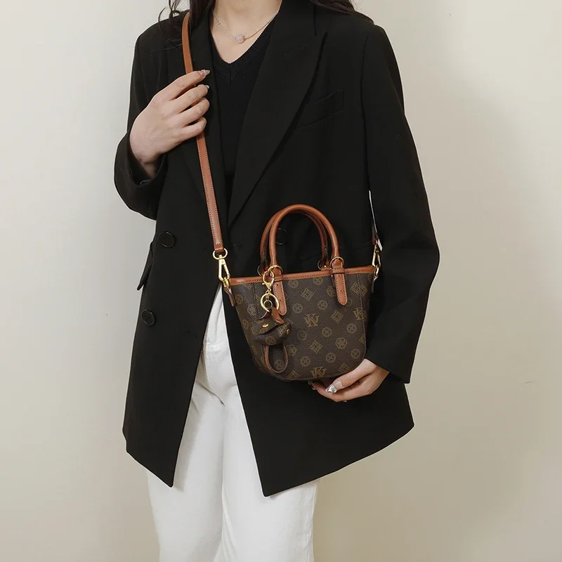 

Classic Designer Handbag For Women Luxurious Leather Tote Bag With Detachable Strap Crossbody & Shoulder Carry Options