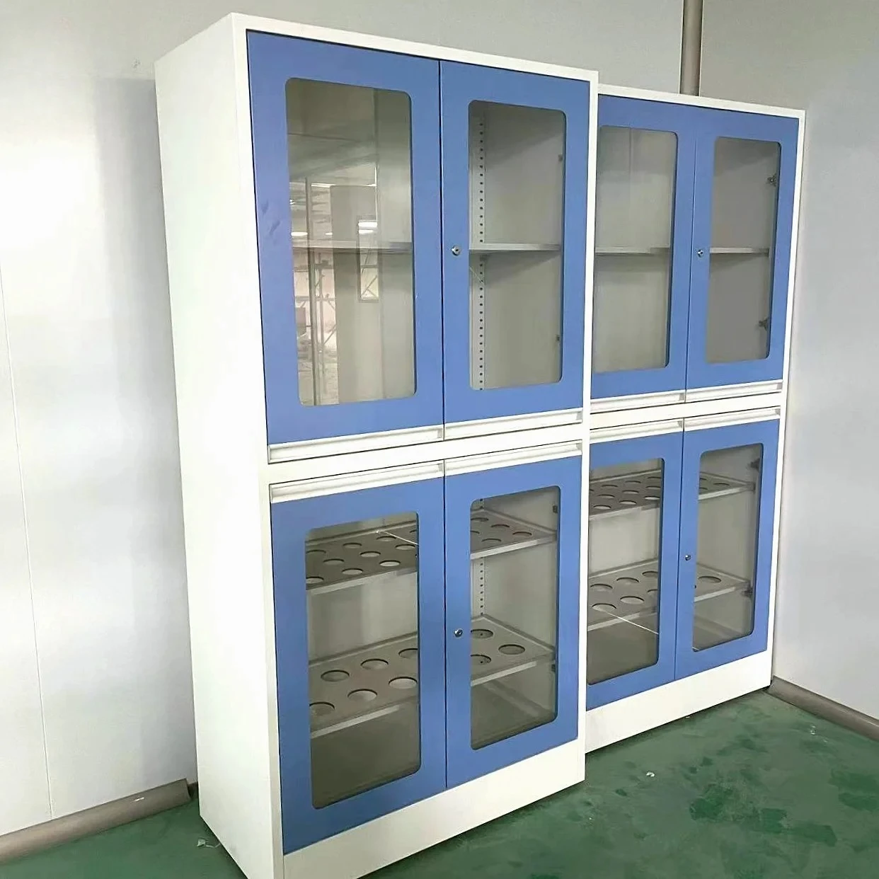 Armadio per navi interamente in acciaio in stile industriale moderno resistente chimicamente per applicazioni scolastiche per vetreria da laboratorio