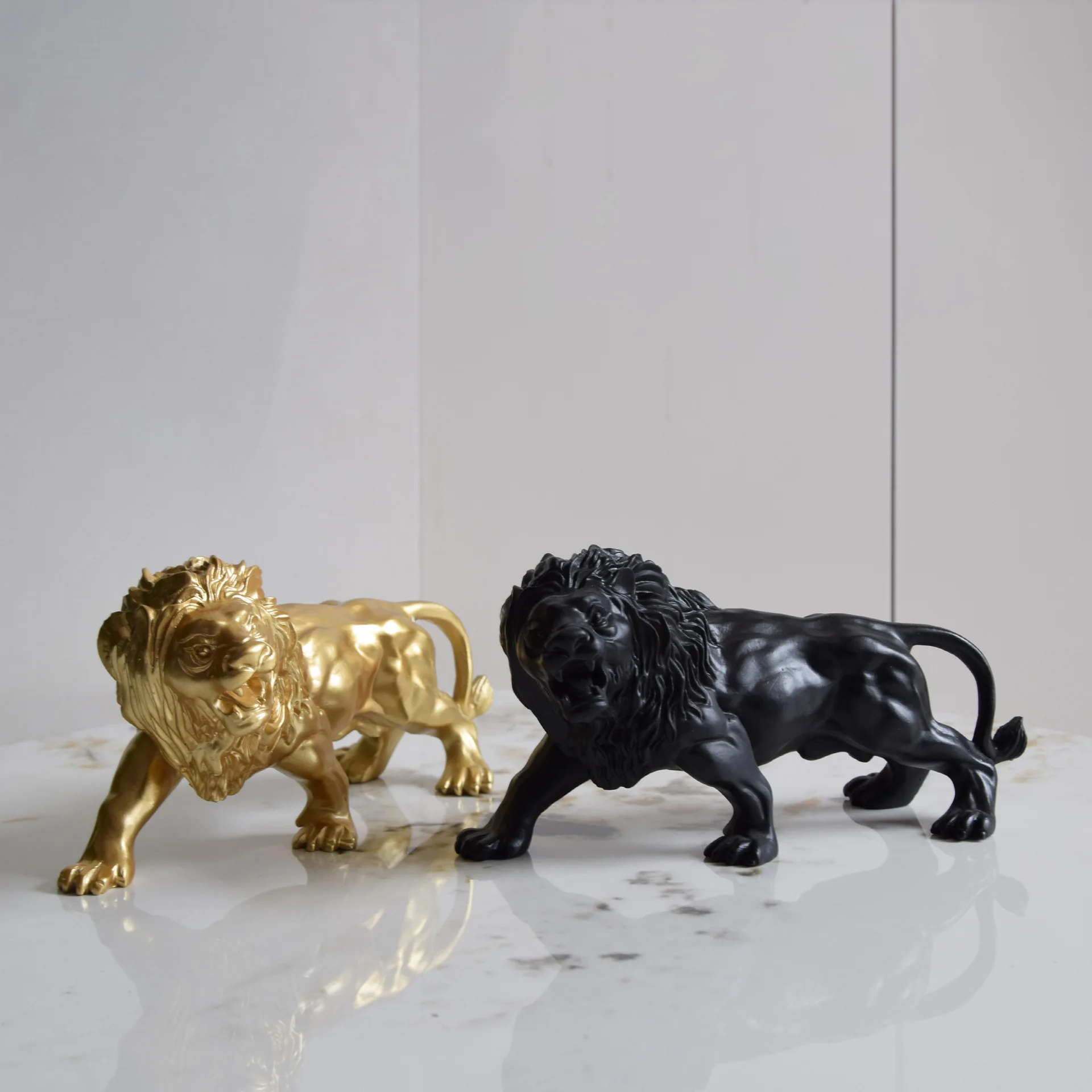 

17cm Lenght Lion Statue Gold Animal Sculpture Collectible Gifts for Lion Lover Office Home Decor Desk Accessories