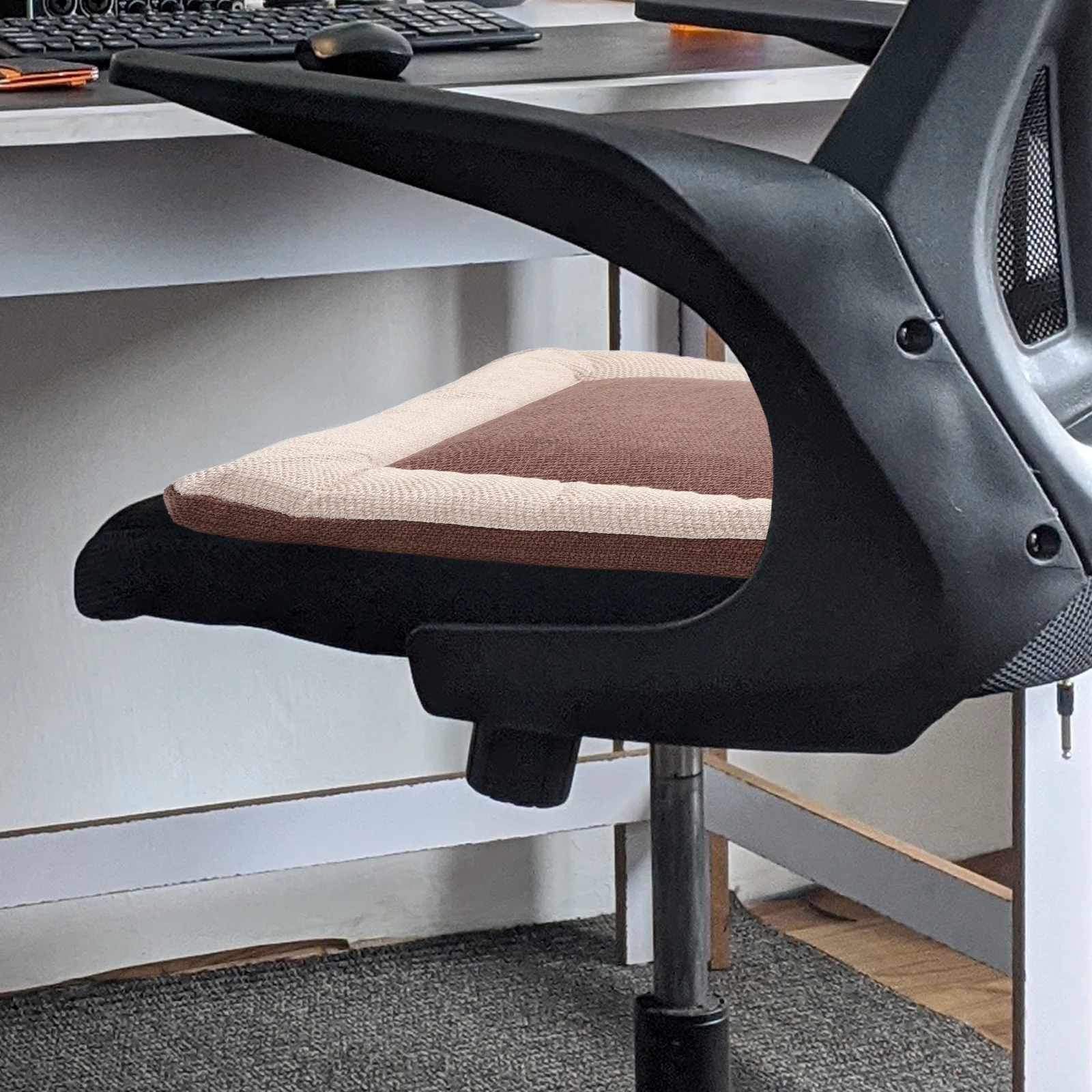 

Soft Cotton Linen Office Chair Cushion Design Professional Sewing Technique Long Lasting Floor Cushion