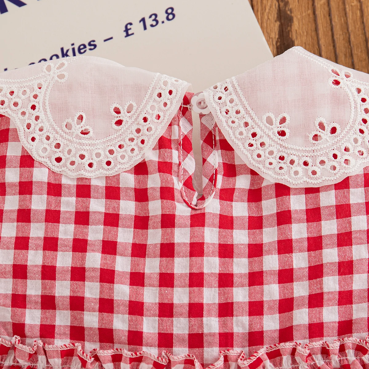 فستان كوري للأطفال الصغار مطرز بالفراولة باللون الأحمر للفتيات الصغيرات بدون أكمام فستان كاجوال للفتيات في الهواء الطلق