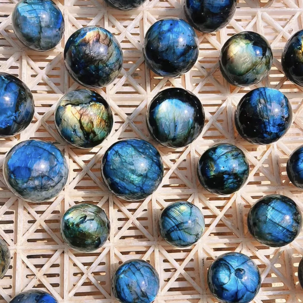 100% Superflash Labradorite Natural Stone Sphere Feldspar Gemstone Ball Moon Rock Ball Crystals Home Decor Healthy Healing