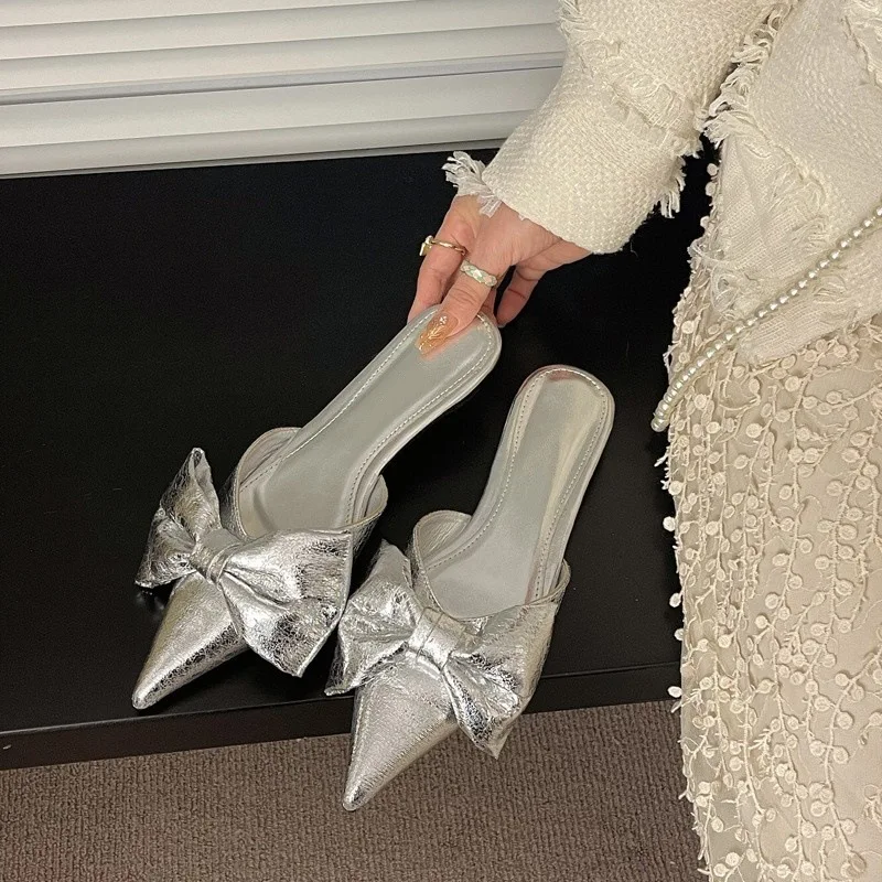 novo-estilo-de-chinelos-meio-chinelo-para-mulheres-usarem-fora-bico-fino-laco-mulas-planas-e-preguicosas-em-tamanho-grande