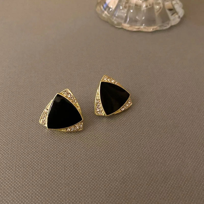 Black Triangle Stud Earrings Crystal Small Geometric Statement Girls Mini Earrings Korean New Fashion Ear Jewelry Pendientes