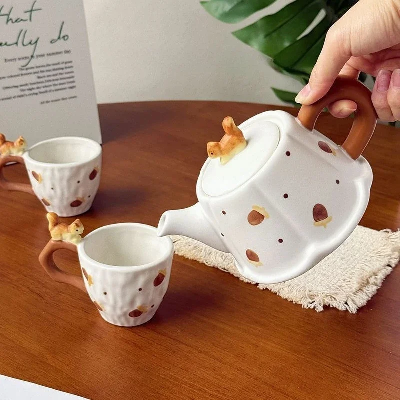 500ml Pot with Two Cup Ceramic Squirrel Coffee Cup Home Use Embossed Animal Kettle Delicate Afternoon Tea Flower Tea Cup Gifts